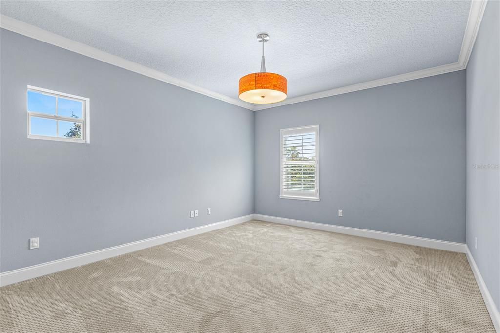Activo con contrato: $895,000 (7 camas, 5 baños, 3863 Pies cuadrados)