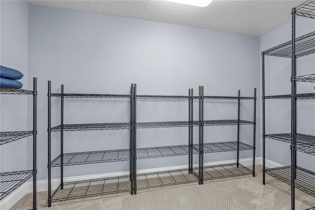 Activo con contrato: $895,000 (7 camas, 5 baños, 3863 Pies cuadrados)