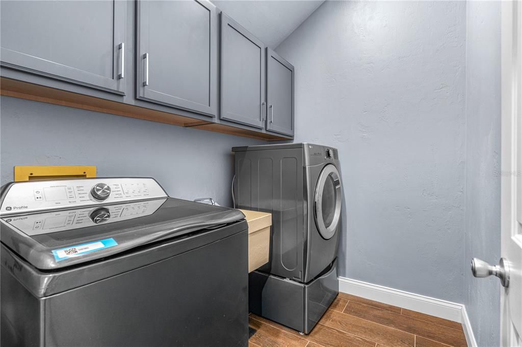 Activo con contrato: $895,000 (7 camas, 5 baños, 3863 Pies cuadrados)