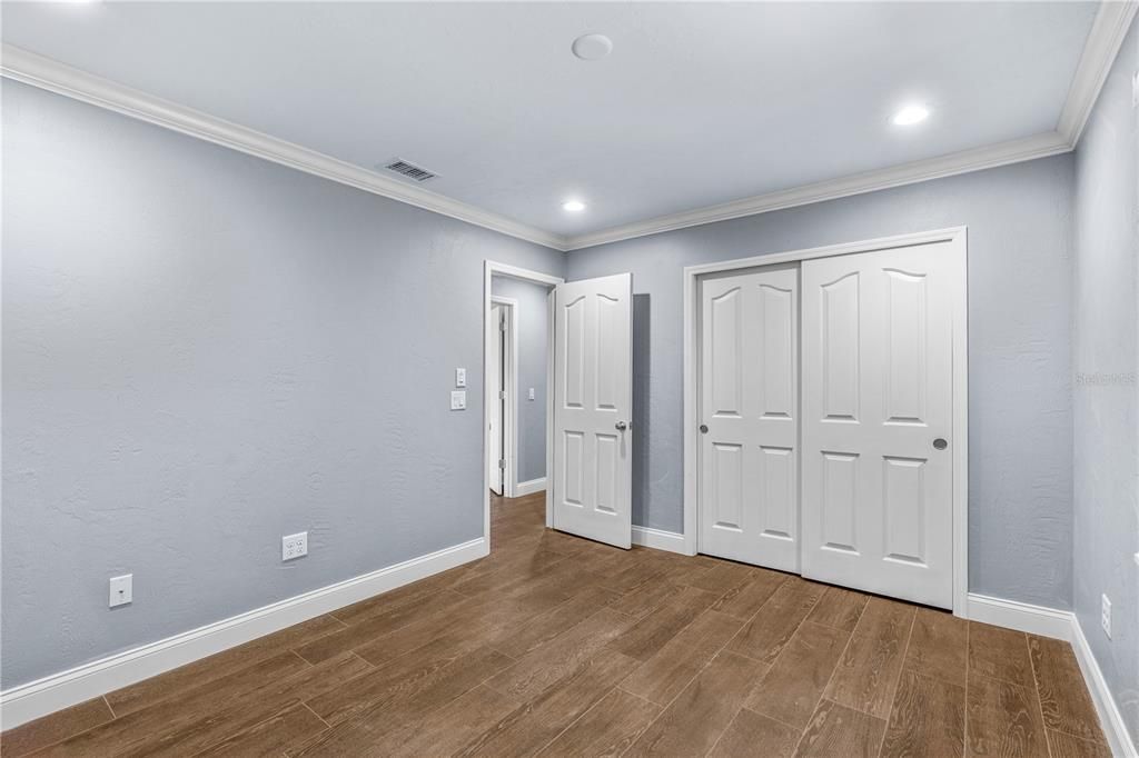 Activo con contrato: $895,000 (7 camas, 5 baños, 3863 Pies cuadrados)