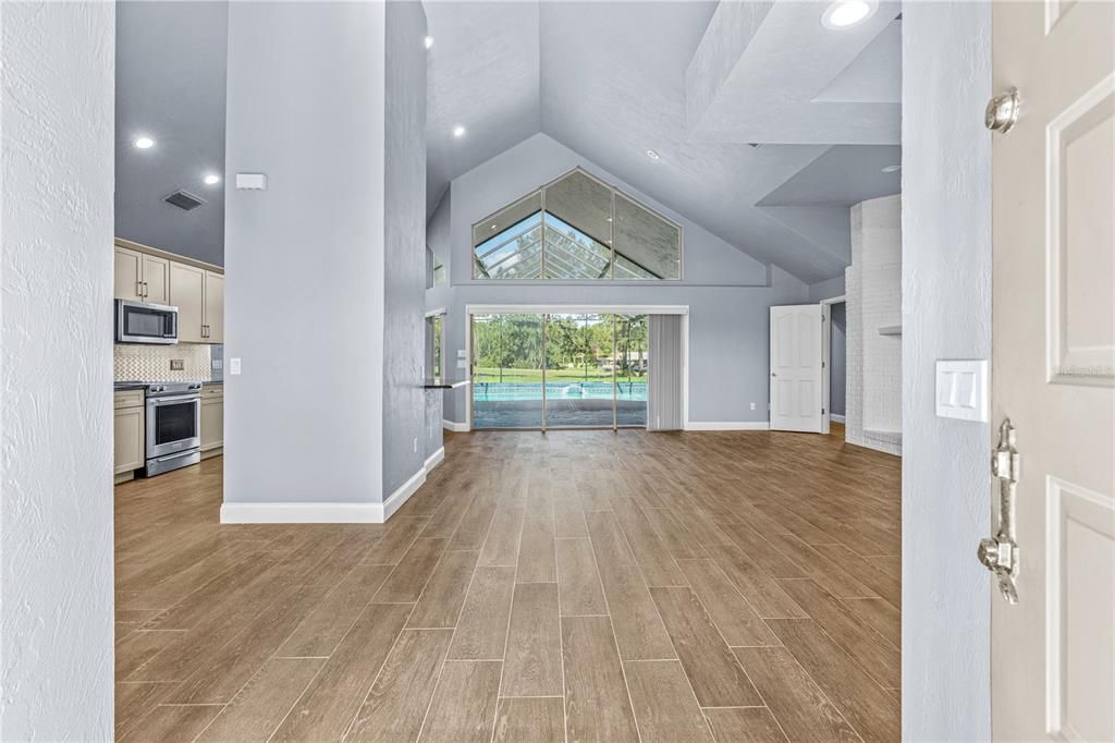 Activo con contrato: $895,000 (7 camas, 5 baños, 3863 Pies cuadrados)