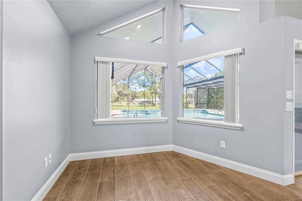 Activo con contrato: $895,000 (7 camas, 5 baños, 3863 Pies cuadrados)