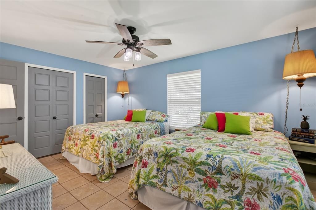 For Sale: $499,000 (3 beds, 2 baths, 1239 Square Feet)