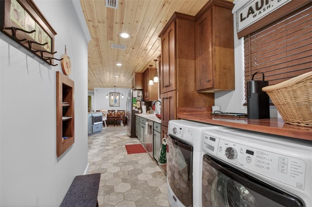 For Sale: $499,000 (3 beds, 2 baths, 1239 Square Feet)