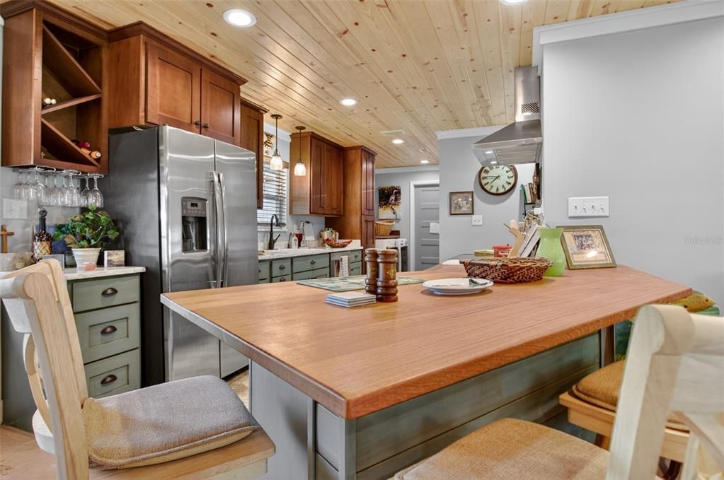 For Sale: $499,000 (3 beds, 2 baths, 1239 Square Feet)
