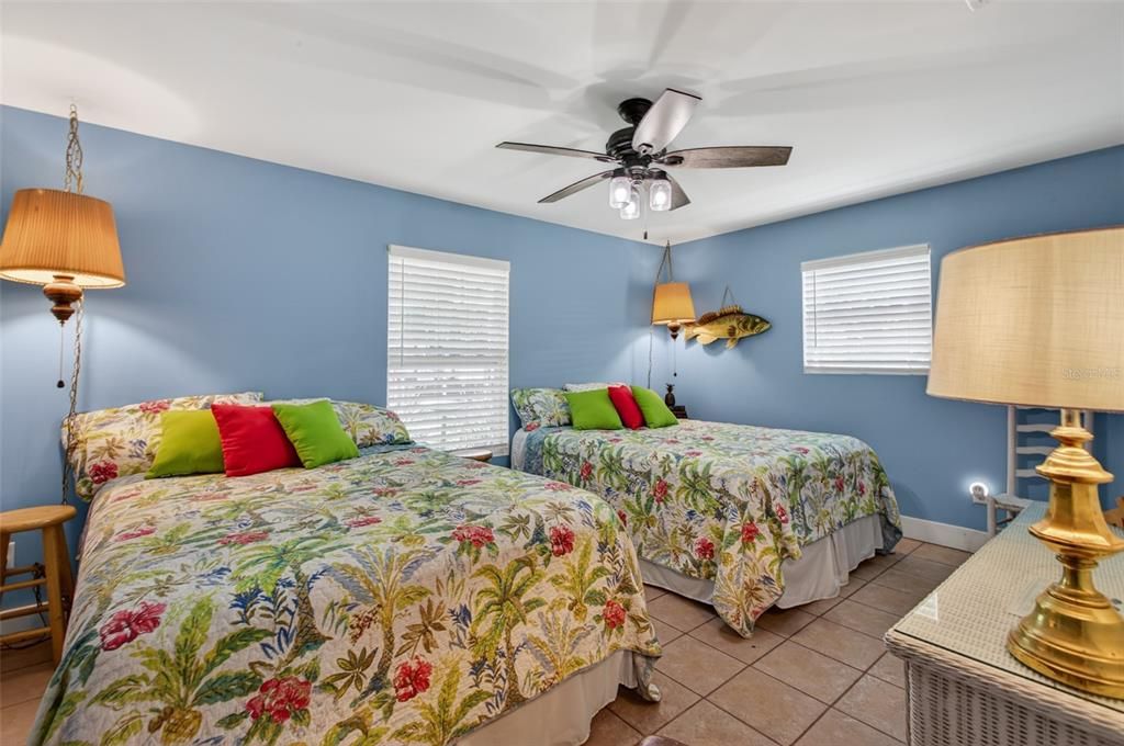 For Sale: $499,000 (3 beds, 2 baths, 1239 Square Feet)