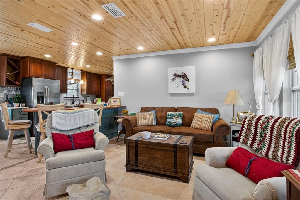 For Sale: $499,000 (3 beds, 2 baths, 1239 Square Feet)