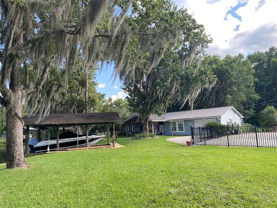 For Sale: $499,000 (3 beds, 2 baths, 1239 Square Feet)