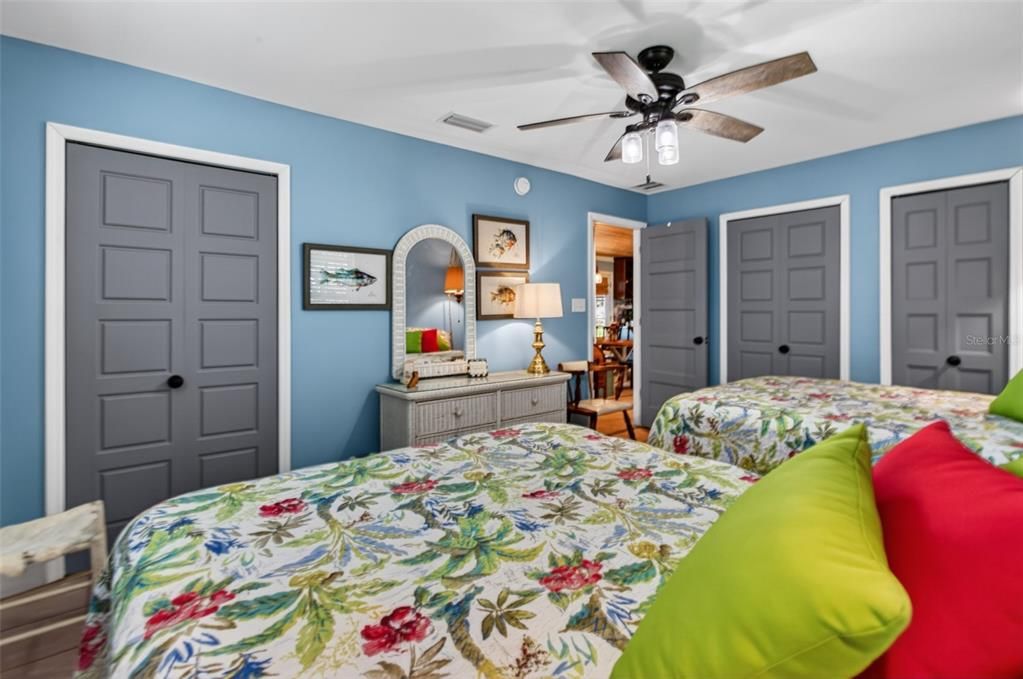 For Sale: $499,000 (3 beds, 2 baths, 1239 Square Feet)