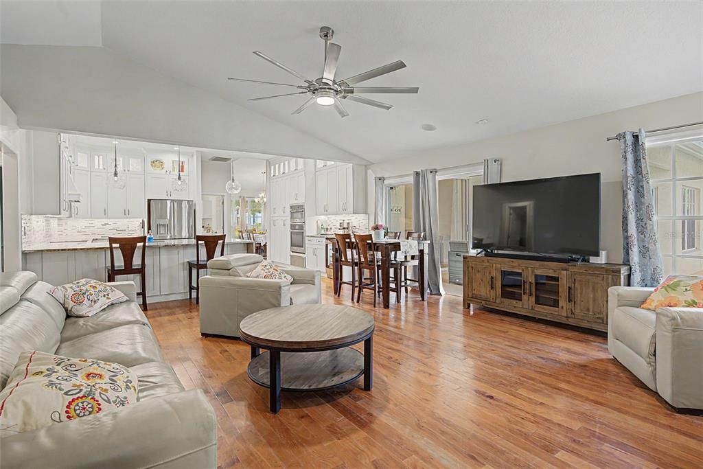Active With Contract: $900,000 (5 beds, 3 baths, 2997 Square Feet)