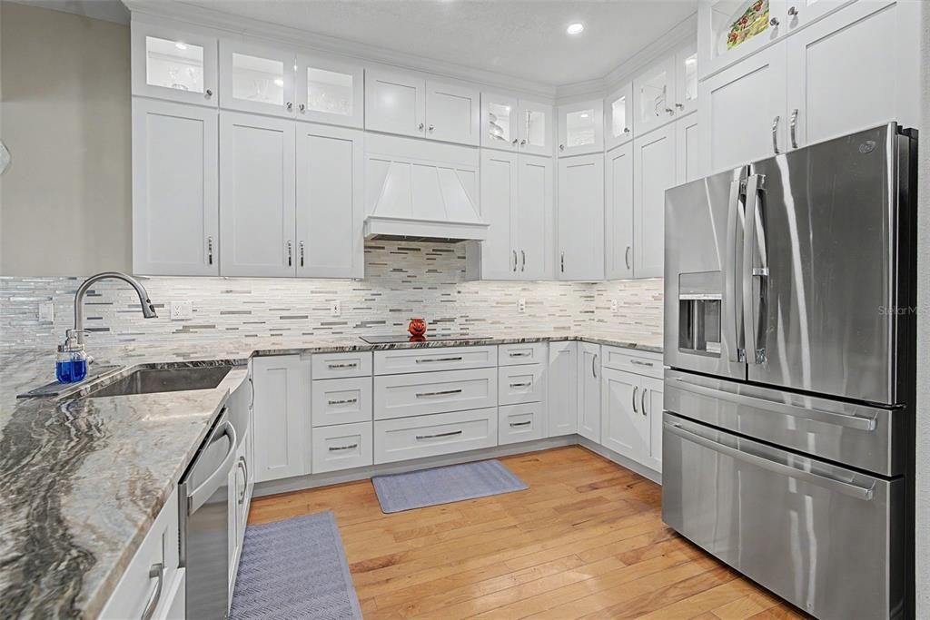 Active With Contract: $900,000 (5 beds, 3 baths, 2997 Square Feet)
