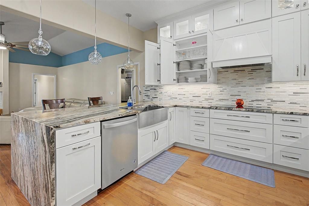 Active With Contract: $900,000 (5 beds, 3 baths, 2997 Square Feet)