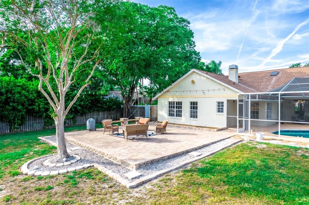 Active With Contract: $900,000 (5 beds, 3 baths, 2997 Square Feet)
