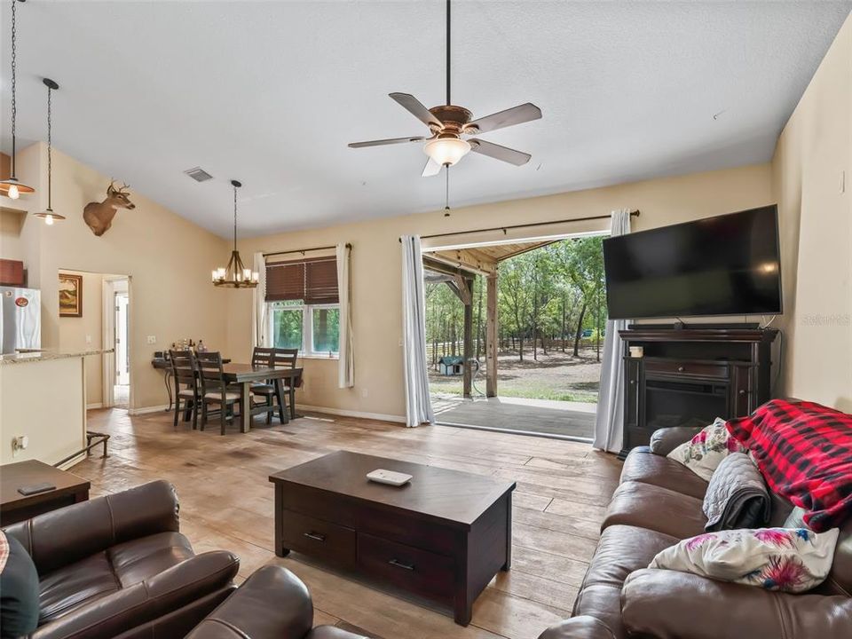 For Sale: $599,000 (3 beds, 2 baths, 1957 Square Feet)