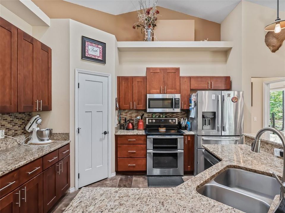 For Sale: $599,000 (3 beds, 2 baths, 1957 Square Feet)