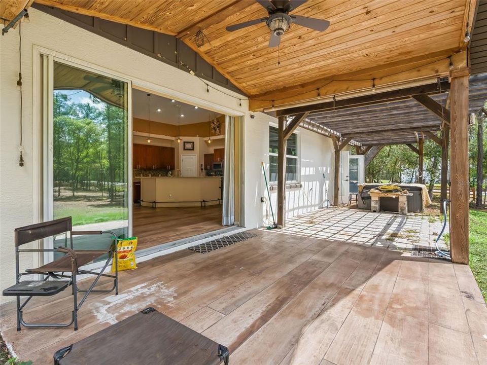 For Sale: $599,000 (3 beds, 2 baths, 1957 Square Feet)
