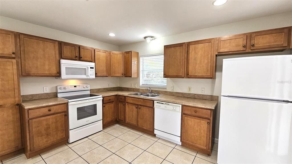 В аренду: $1,450 (2 спален, 2 ванн, 960 Квадратных фут)