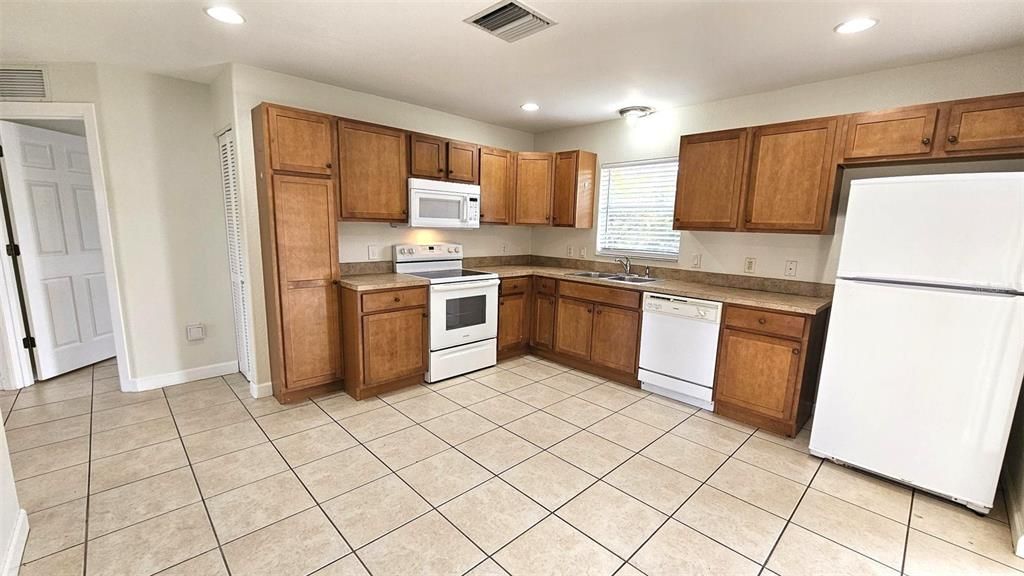 В аренду: $1,450 (2 спален, 2 ванн, 960 Квадратных фут)