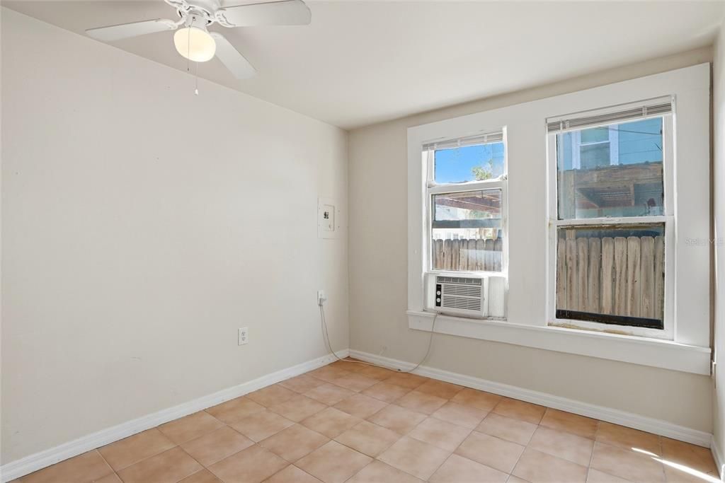 В аренду: $1,200 (1 спален, 1 ванн, 334 Квадратных фут)