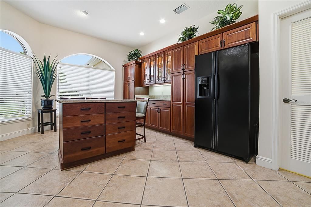For Sale: $824,900 (3 beds, 2 baths, 2502 Square Feet)