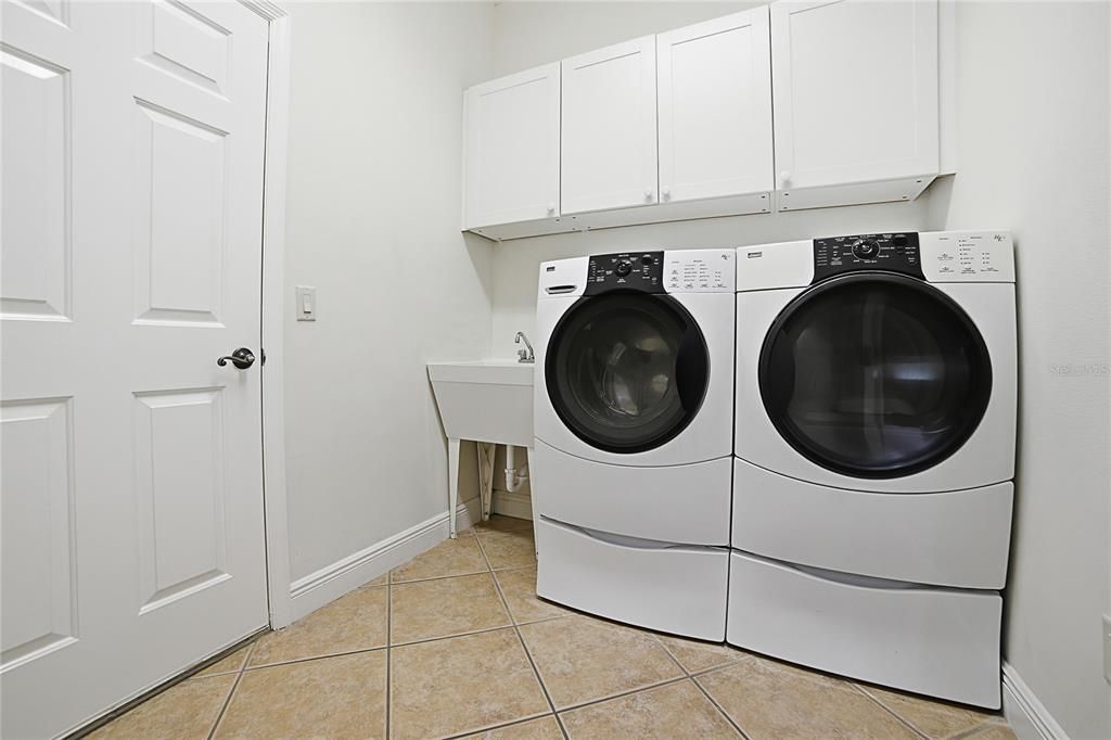For Sale: $824,900 (3 beds, 2 baths, 2502 Square Feet)