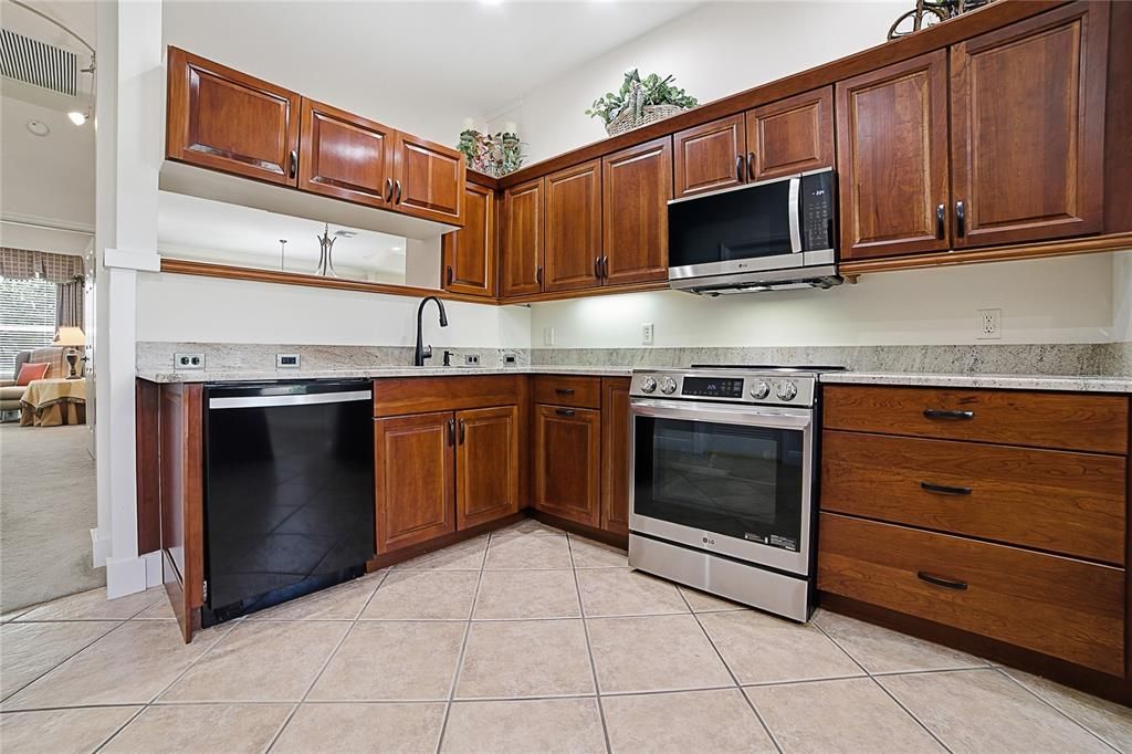For Sale: $824,900 (3 beds, 2 baths, 2502 Square Feet)