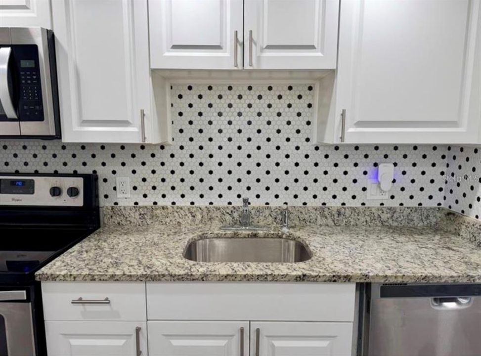 For Rent: $1,500 (1 beds, 1 baths, 678 Square Feet)