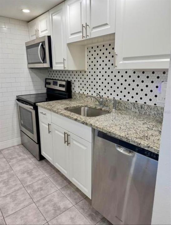 For Rent: $1,500 (1 beds, 1 baths, 678 Square Feet)
