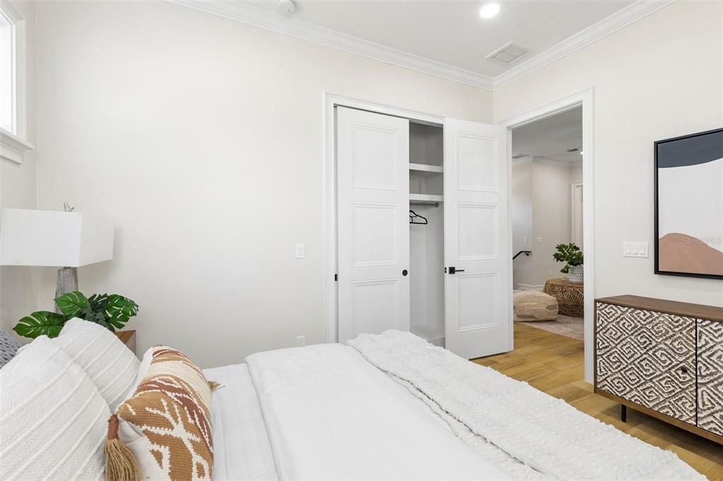 En Venta: $875,000 (4 camas, 3 baños, 2471 Pies cuadrados)