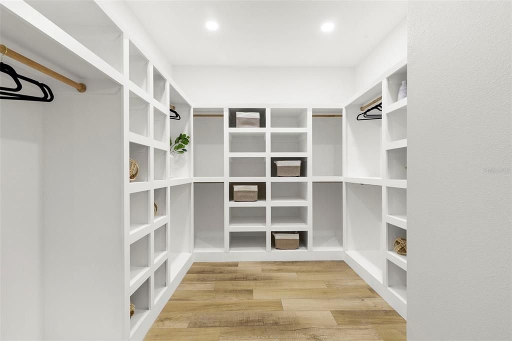 En Venta: $875,000 (4 camas, 3 baños, 2471 Pies cuadrados)