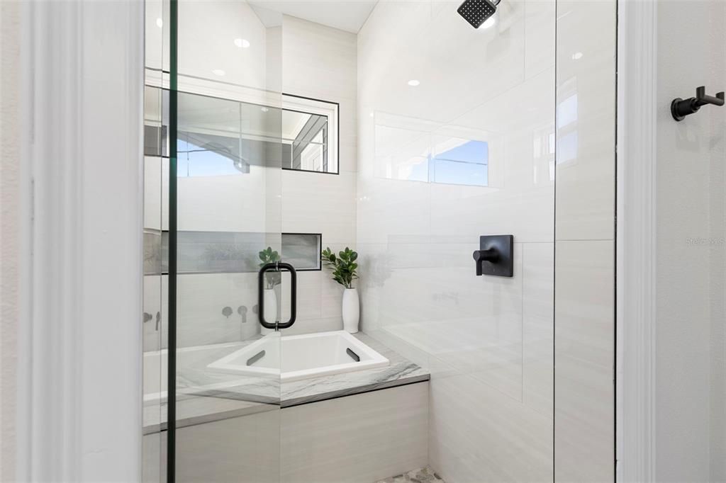 En Venta: $875,000 (4 camas, 3 baños, 2471 Pies cuadrados)