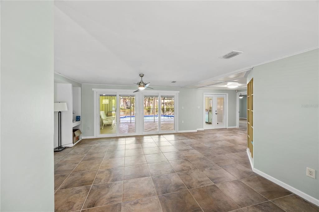 Active With Contract: $400,000 (3 beds, 2 baths, 1586 Square Feet)