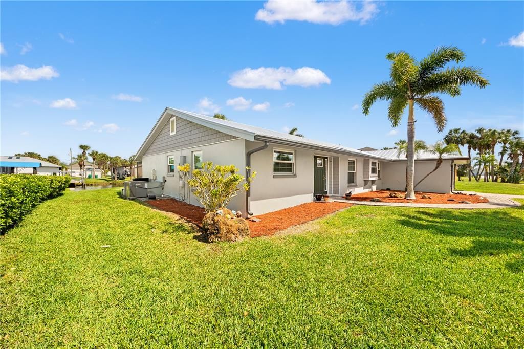 Active With Contract: $400,000 (3 beds, 2 baths, 1586 Square Feet)