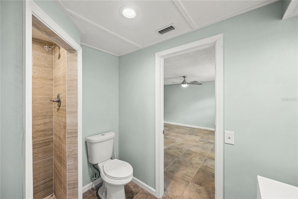 Active With Contract: $400,000 (3 beds, 2 baths, 1586 Square Feet)