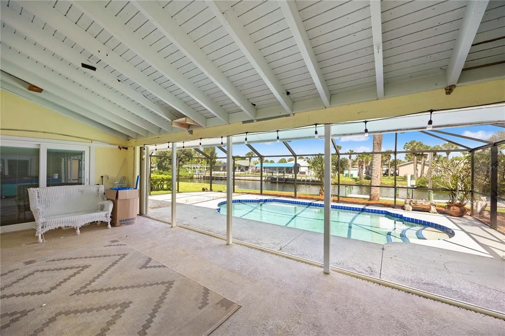 Active With Contract: $400,000 (3 beds, 2 baths, 1586 Square Feet)