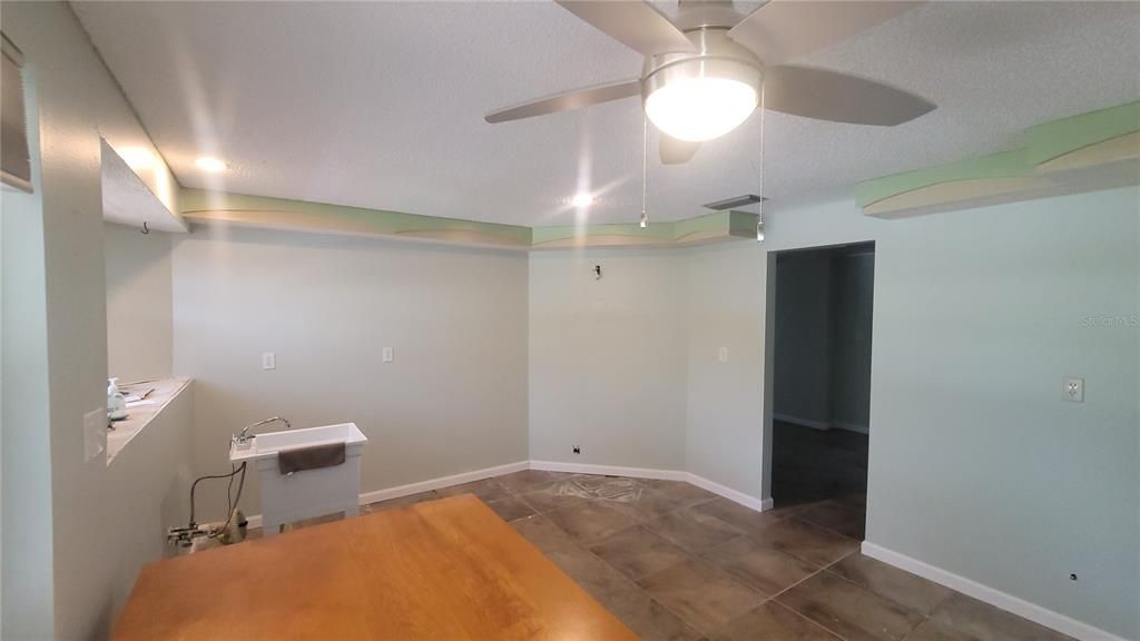 Active With Contract: $400,000 (3 beds, 2 baths, 1586 Square Feet)