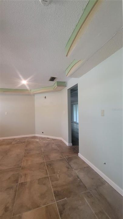 Active With Contract: $400,000 (3 beds, 2 baths, 1586 Square Feet)