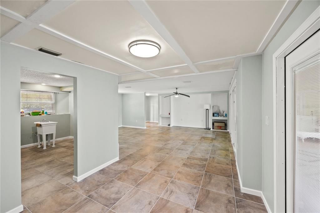 Active With Contract: $400,000 (3 beds, 2 baths, 1586 Square Feet)