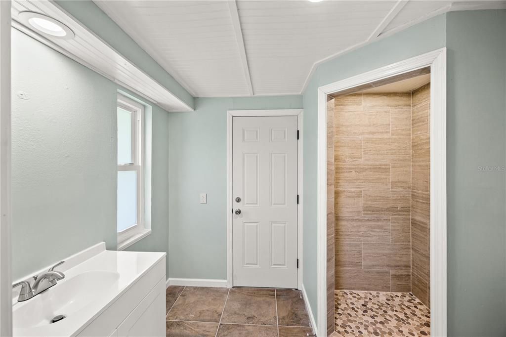 Active With Contract: $400,000 (3 beds, 2 baths, 1586 Square Feet)