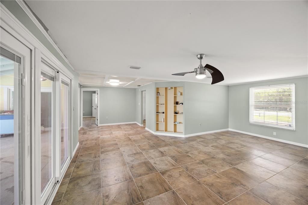 Active With Contract: $400,000 (3 beds, 2 baths, 1586 Square Feet)