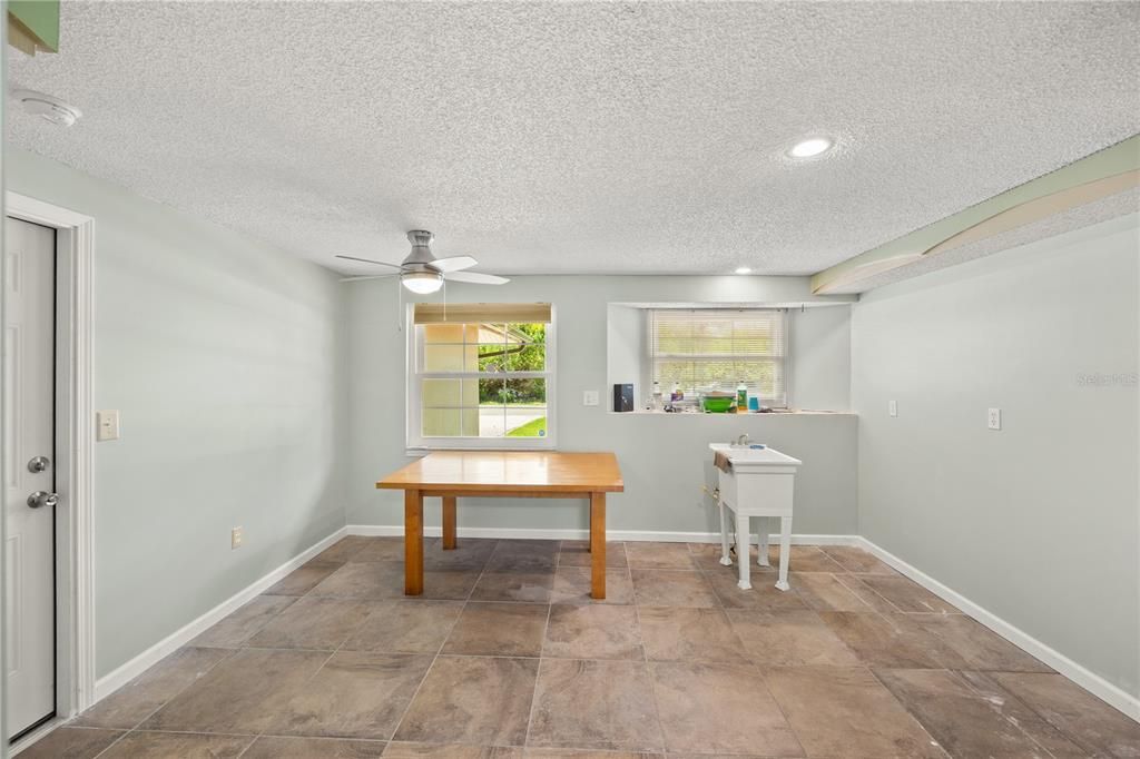 Active With Contract: $400,000 (3 beds, 2 baths, 1586 Square Feet)