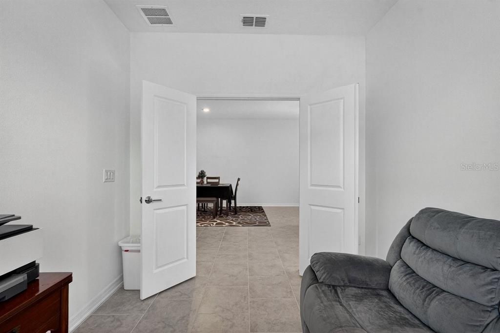 En Venta: $414,900 (4 camas, 3 baños, 2082 Pies cuadrados)
