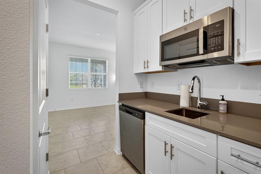 En Venta: $414,900 (4 camas, 3 baños, 2082 Pies cuadrados)