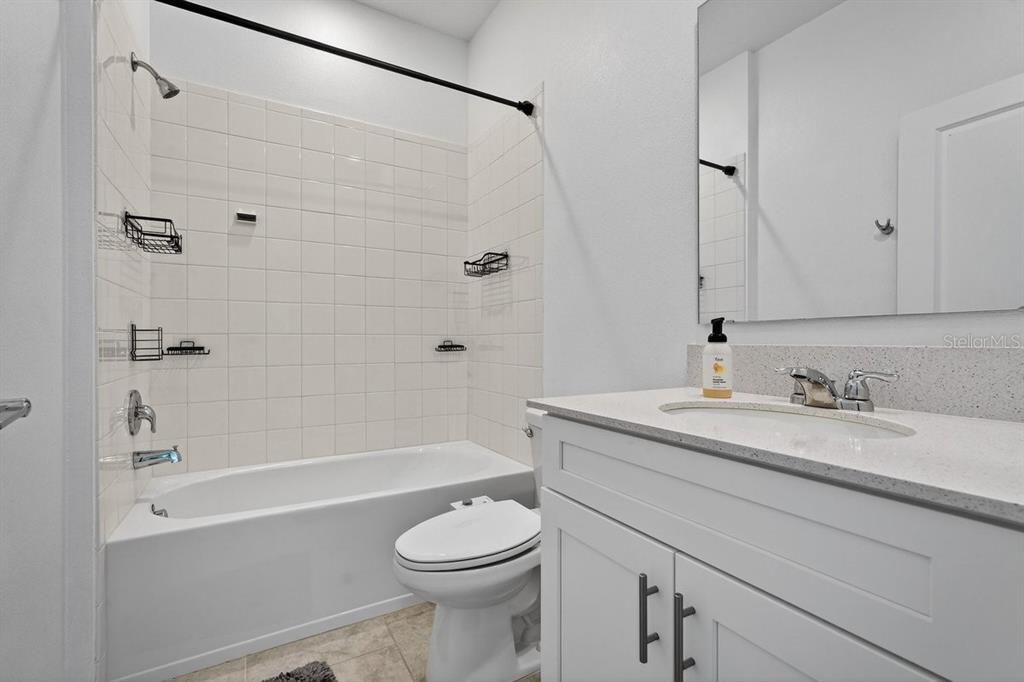 En Venta: $414,900 (4 camas, 3 baños, 2082 Pies cuadrados)