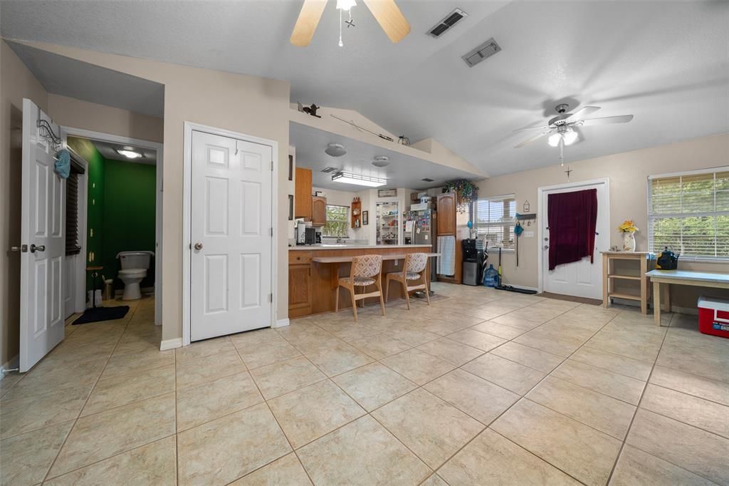 For Sale: $265,000 (2 beds, 1 baths, 1200 Square Feet)
