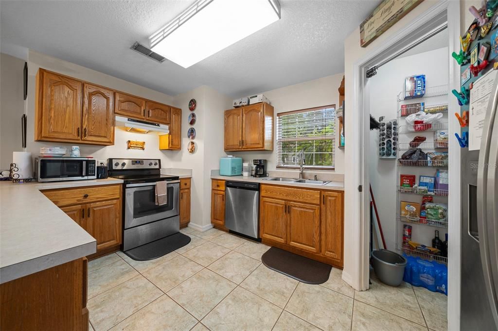 For Sale: $265,000 (2 beds, 1 baths, 1200 Square Feet)