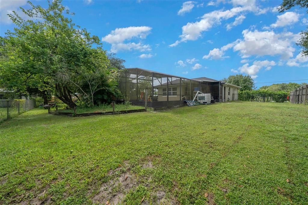 For Sale: $265,000 (2 beds, 1 baths, 1200 Square Feet)