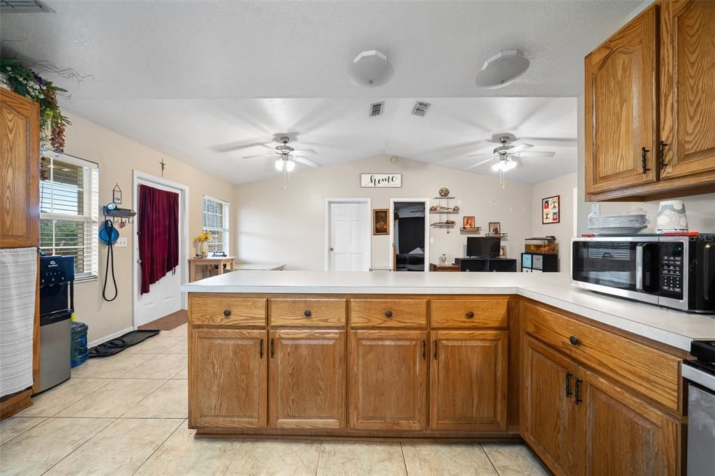 For Sale: $265,000 (2 beds, 1 baths, 1200 Square Feet)