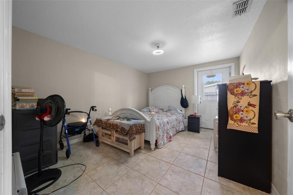 For Sale: $265,000 (2 beds, 1 baths, 1200 Square Feet)