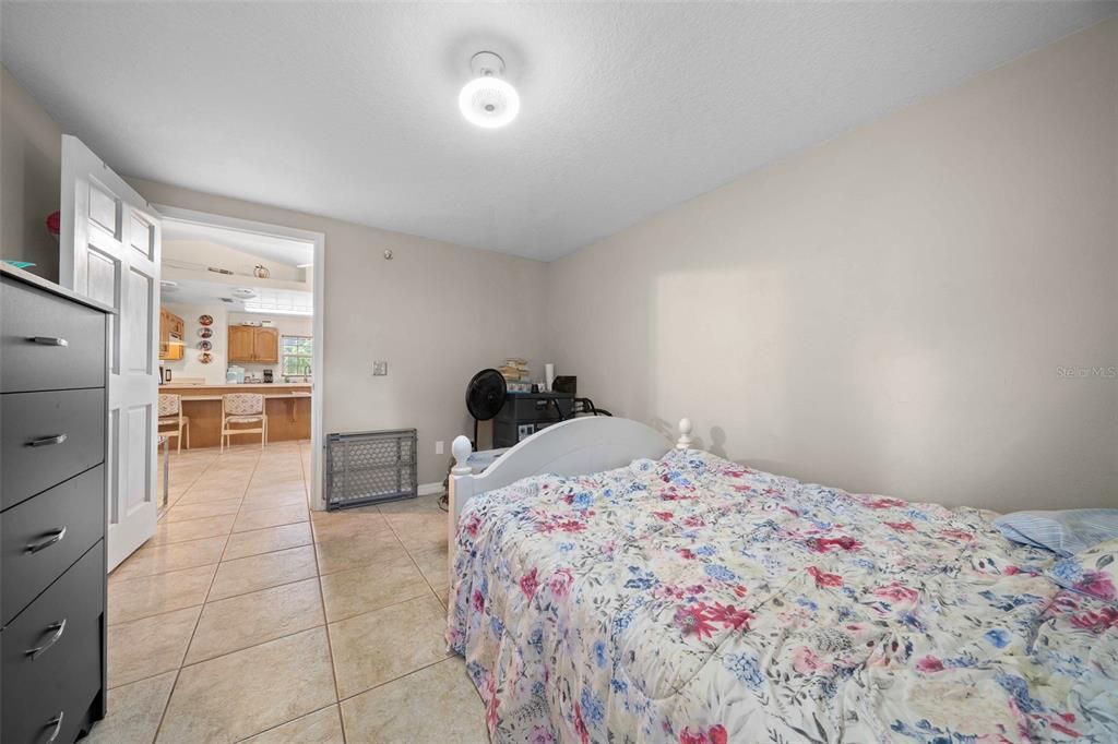 For Sale: $265,000 (2 beds, 1 baths, 1200 Square Feet)